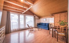 Central Wengen Wonderland: Mezzanine Studio for 4